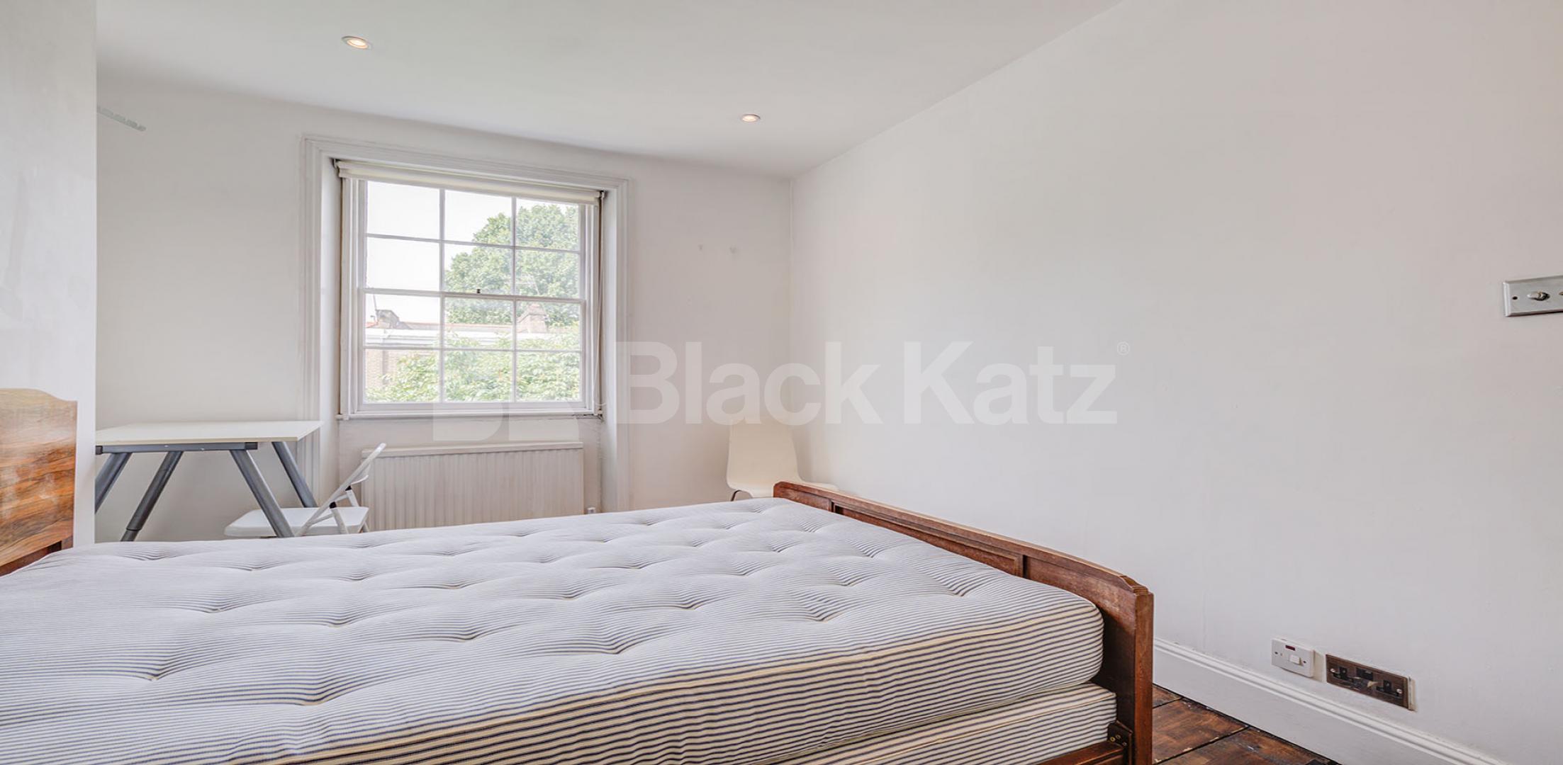 Wonderful spacious split level three bed within a period house in Camden. Camden Street, Camden